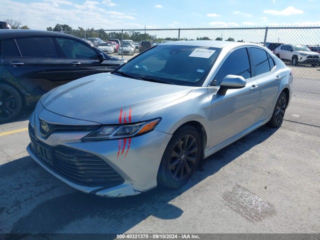 Toyota CAMRY LE 2018 4T1B11HK2JU068162 Image 2