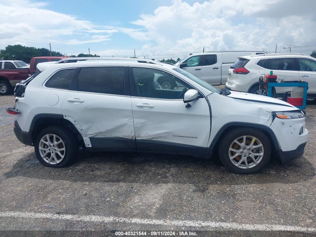 1C4PJLCB7HW586604 Jeep Cherokee Latitude Fwd