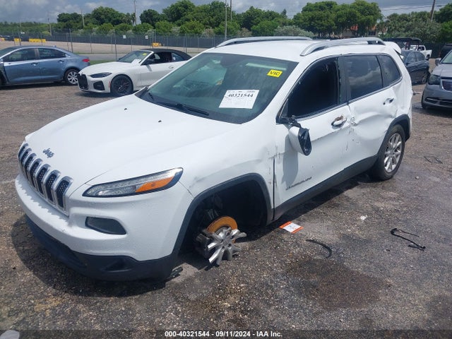 1C4PJLCB7HW586604 Jeep Cherokee Latitude Fwd