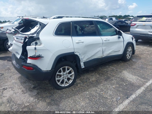 1C4PJLCB7HW586604 Jeep Cherokee Latitude Fwd