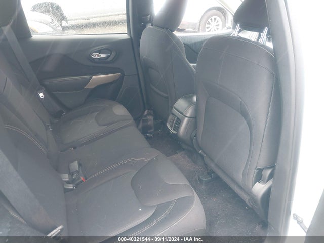 1C4PJLCB7HW586604 Jeep Cherokee Latitude Fwd