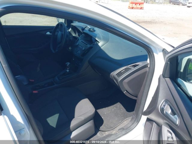 1FADP3FE2FL238933 Ford FOCUS SE