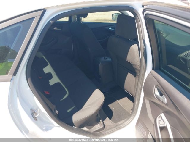 1FADP3FE2FL238933 Ford FOCUS SE