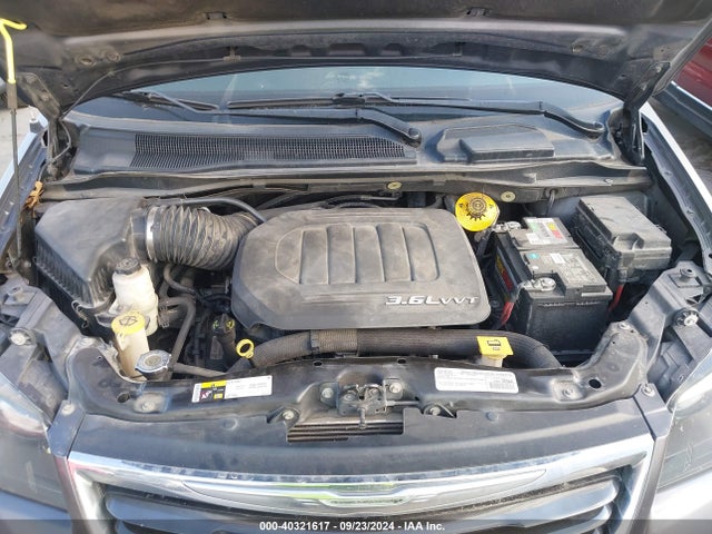 2C4RC1HG8GR248230 Chrysler Town & Country S