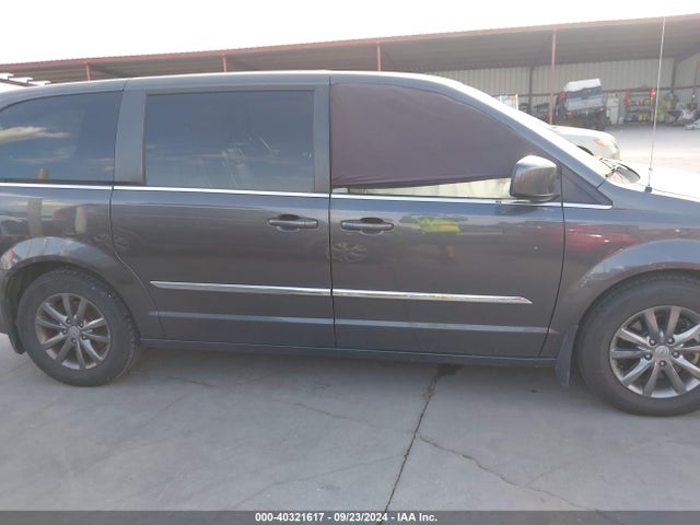 2C4RC1HG8GR248230 Chrysler Town & Country S