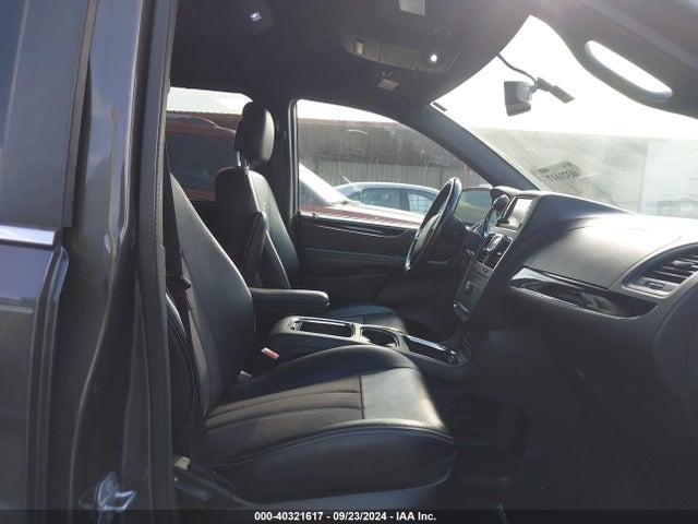 2C4RC1HG8GR248230 Chrysler Town & Country S