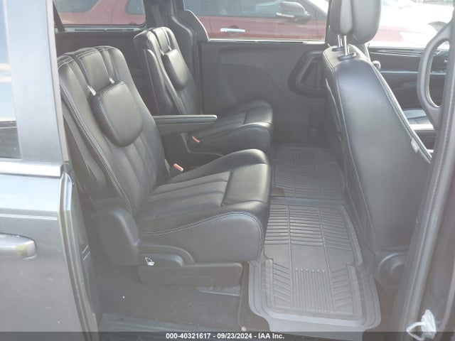 2C4RC1HG8GR248230 Chrysler Town & Country S