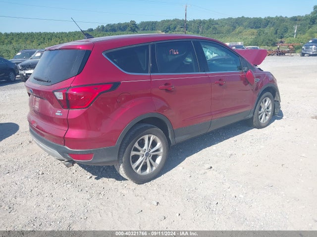 1FMCU9GDXKUC36208 Ford ESCAPE SE
