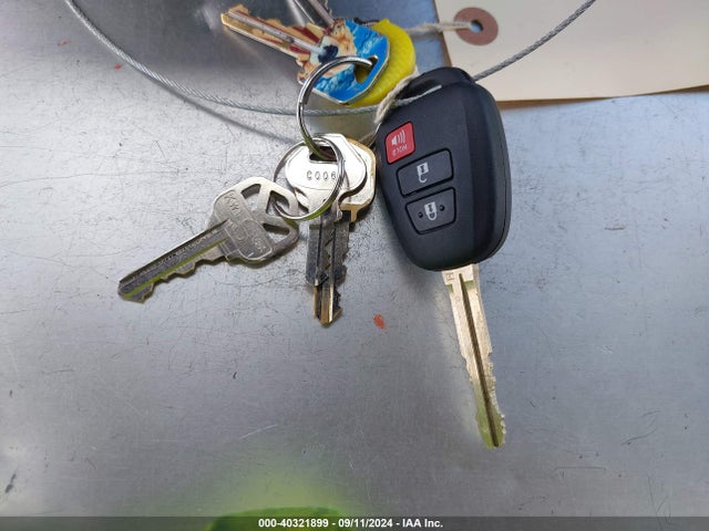 Toyota RAV4 LE 2017 JTMZFREV1HJ707886 Image 11