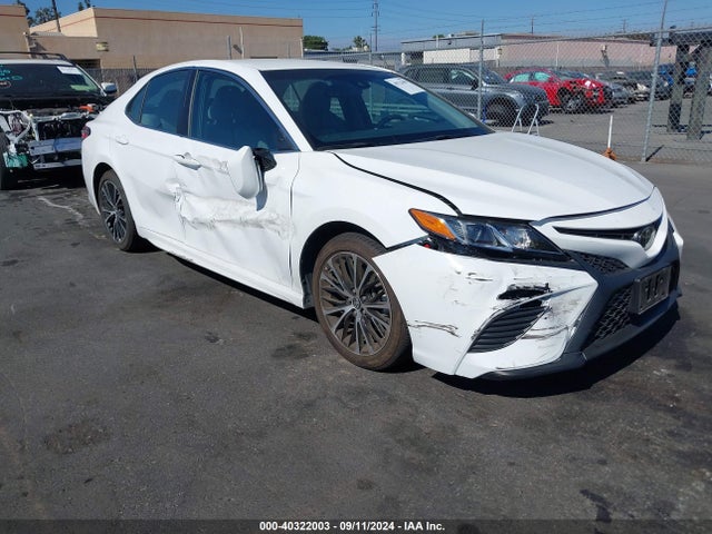 Toyota CAMRY SE 2018 4T1B11HK2JU047490 Image 1