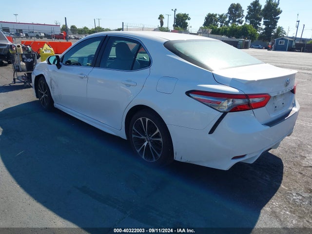 Toyota CAMRY SE 2018 4T1B11HK2JU047490 Image 3
