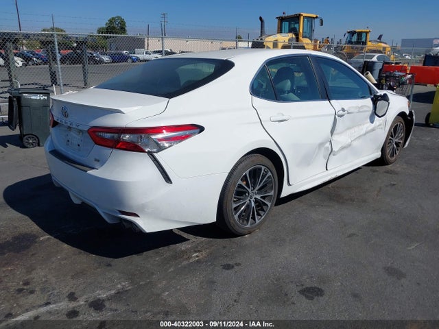 Toyota CAMRY SE 2018 4T1B11HK2JU047490 Image 4