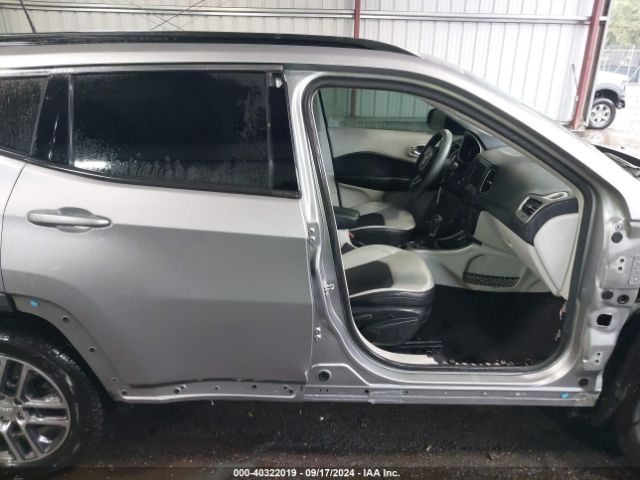3C4NJCBBXKT685777 Jeep Compass Sun And Wheel Fwd