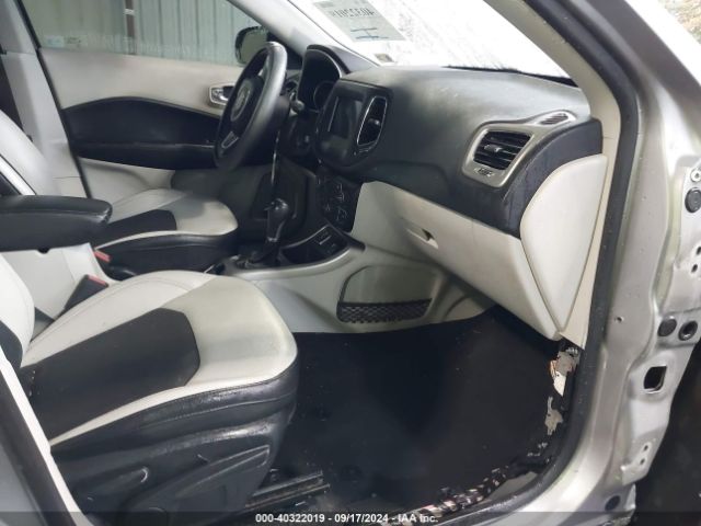 3C4NJCBBXKT685777 Jeep Compass Sun And Wheel Fwd