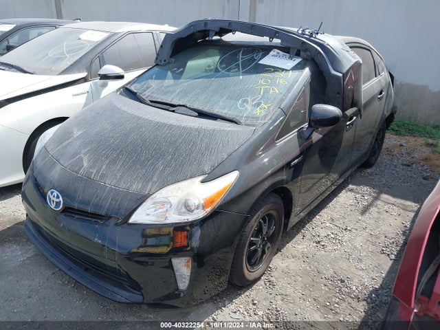 Toyota Prius Two 2015 JTDKN3DU1F0413465 Image 2