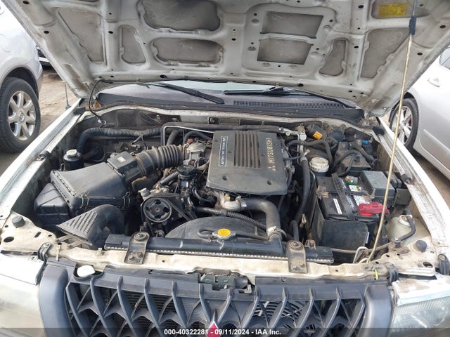 2000 MITSUBISHI MONTERO SPORT JA4LS31H7YP012530 Photo 9