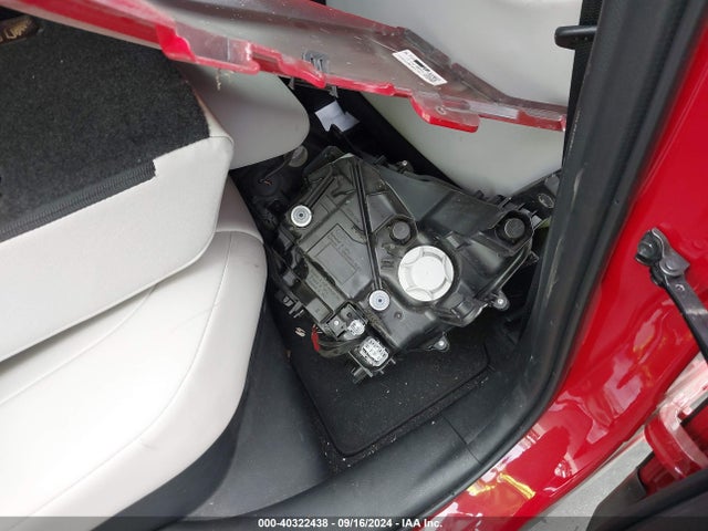 Lexus UX 250H 2021 JTHX9JBH2M2049464 Image 21