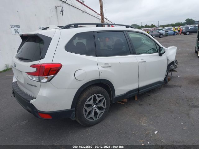 JF2SKAEC2NH522408 Subaru Forester Premium