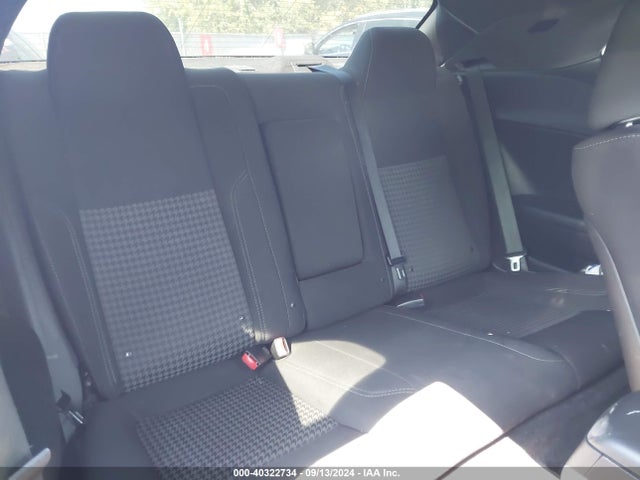 2C3CDZAG6JH122025 Dodge Challenger Sxt
