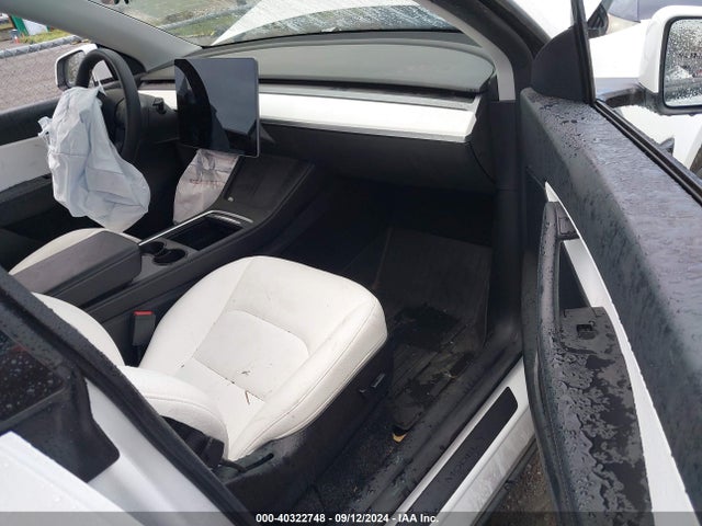 2021 TESLA MODEL Y 5YJYGAEE4MF228681 Photo 4