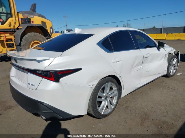 Lexus IS 300 2021 JTHCA1D20M5117113 Image 4