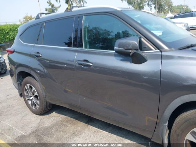 Toyota Highlander Xle 2022 5TDHZRAH5NS099999 Image 14