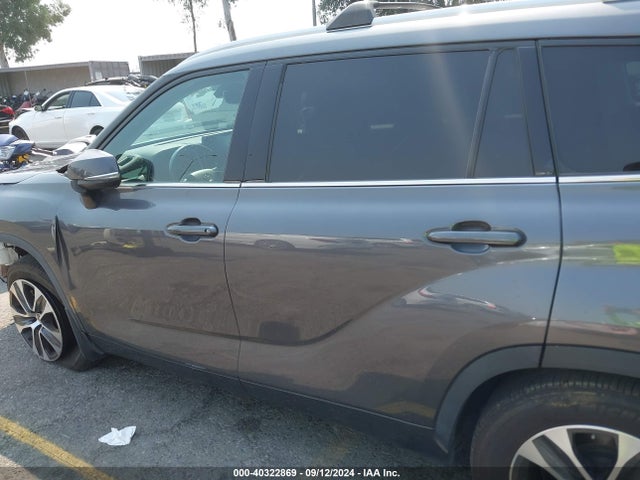 Toyota Highlander Xle 2022 5TDHZRAH5NS099999 Image 15