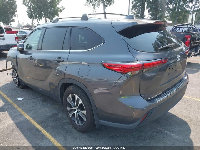 Toyota Highlander Xle 2022 5TDHZRAH5NS099999 Image 3