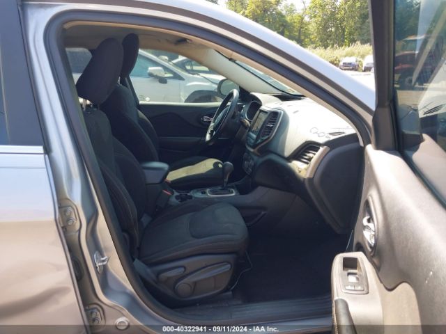 1C4PJLCS1HW507606 Jeep Cherokee Latitude Fwd