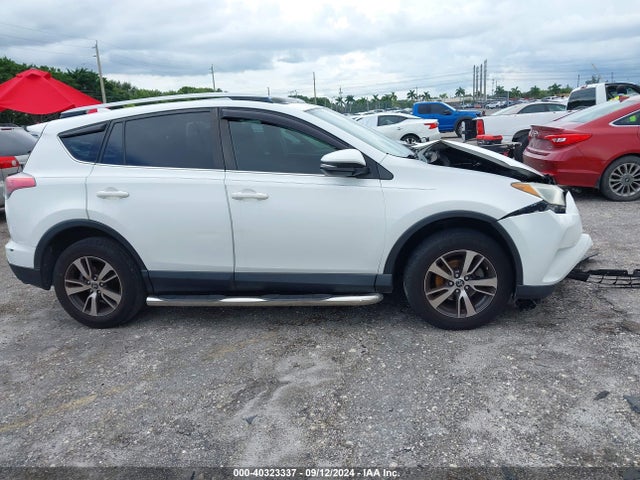 Toyota Rav4 Xle 2017 JTMWFREV3HJ104893 Image 13