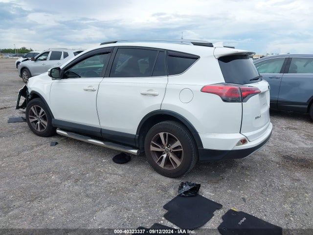Toyota Rav4 Xle 2017 JTMWFREV3HJ104893 Image 3
