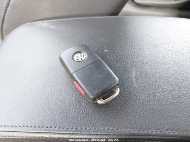 1VWAT7A39FC005599 Volkswagen Passat 1.8t Wolfsburg Edition