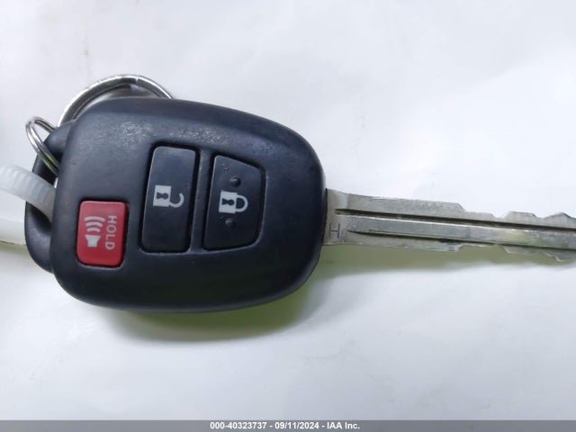 Toyota RAV4 LE 2018 JTMZFREV1JJ732695 Image 11