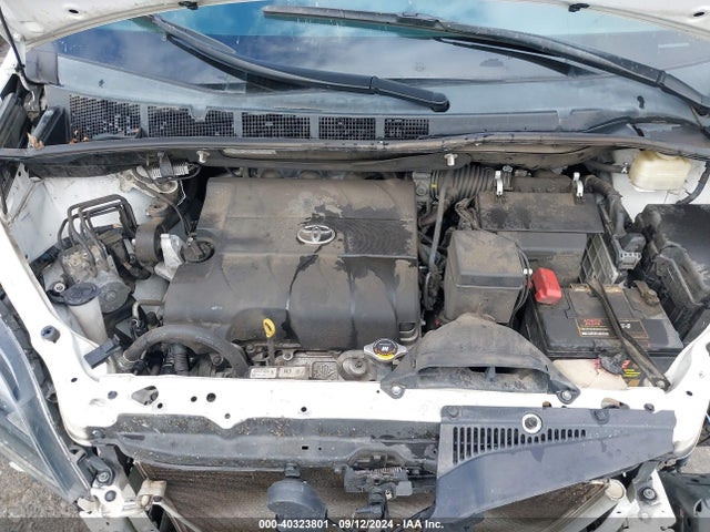 5TDXK3DC1FS636379 Toyota Sienna Se Premium 8 Passenger
