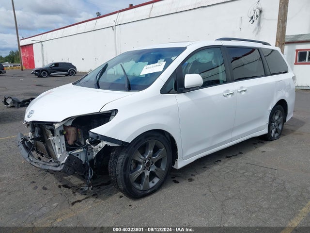 5TDXK3DC1FS636379 Toyota Sienna Se Premium 8 Passenger