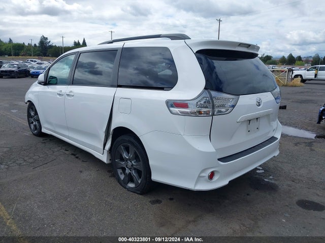 5TDXK3DC1FS636379 Toyota Sienna Se Premium 8 Passenger