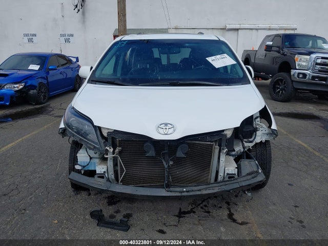 5TDXK3DC1FS636379 Toyota Sienna Se Premium 8 Passenger