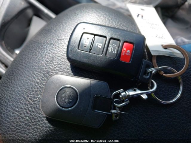 2T3RFREV5JW832476 Toyota Rav4 Xle