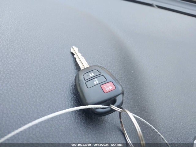 Toyota RAV4 LE 2017 2T3BFREV5HW656721 Image 11