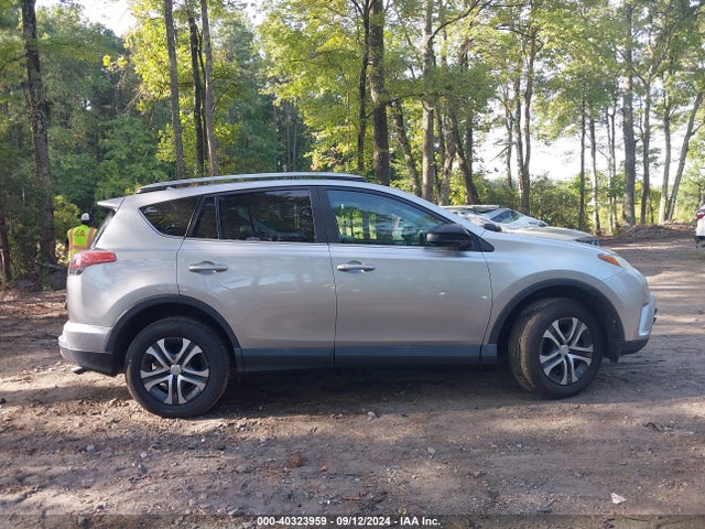 Toyota RAV4 LE 2017 2T3BFREV5HW656721 Image 13