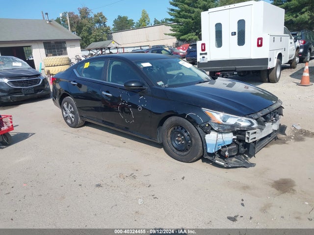 2019 1N4BL4BV8KN301952 main image