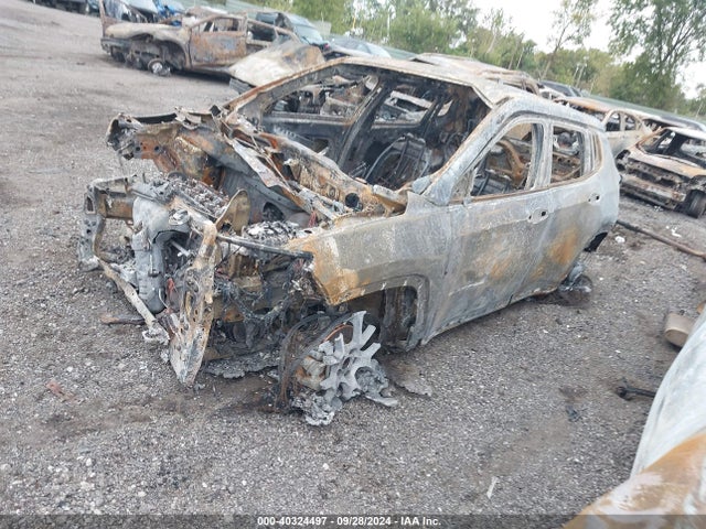 Jeep Compass Latitude Lux 4x4 2022 3C4NJDFB2NT125983 Image 2