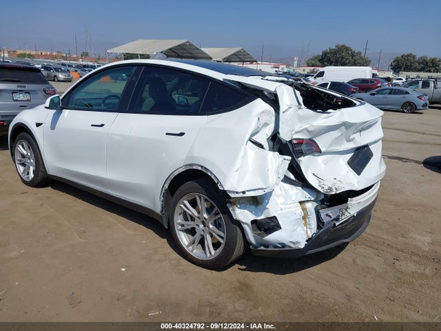 2023 TESLA MODEL Y 7SAYGAEE0PF794358 Photo 2