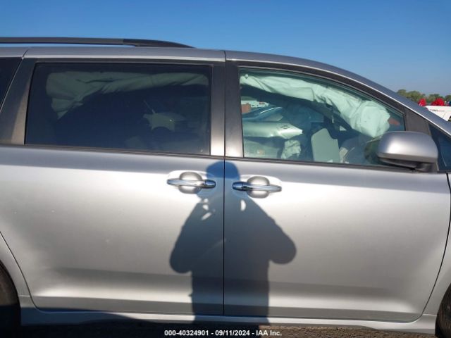 5TDDZ3DC8LS240749 Toyota SIENNA XLE