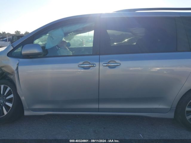 5TDDZ3DC8LS240749 Toyota SIENNA XLE