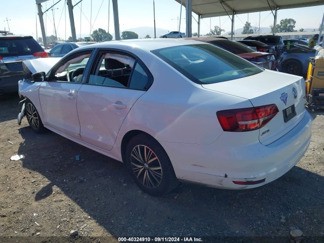 3VWDB7AJ6JM205930 Volkswagen Jetta 1.4t Se/1.4t Wolfsburg Edition