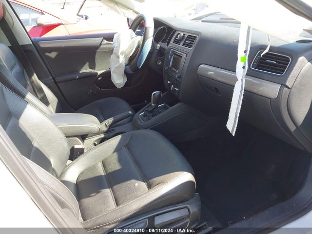 3VWDB7AJ6JM205930 Volkswagen Jetta 1.4t Se/1.4t Wolfsburg Edition
