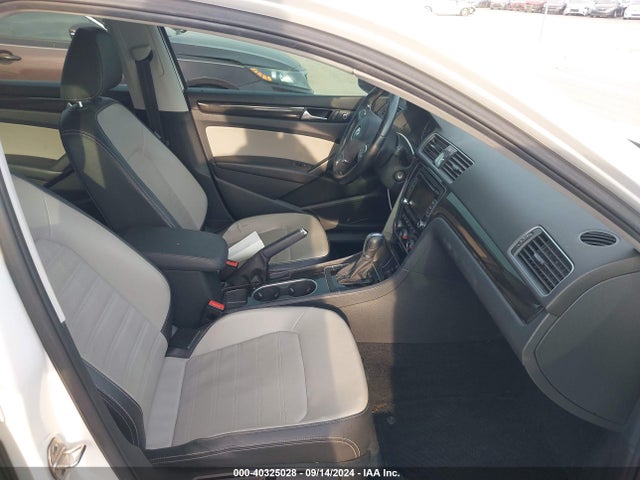 1VWBS7A38FC044594 Volkswagen Passat 1.8t Sport