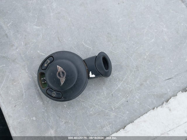 2009 MINI COOPER CLUBMAN WMWML33549TN69279 Photo 10