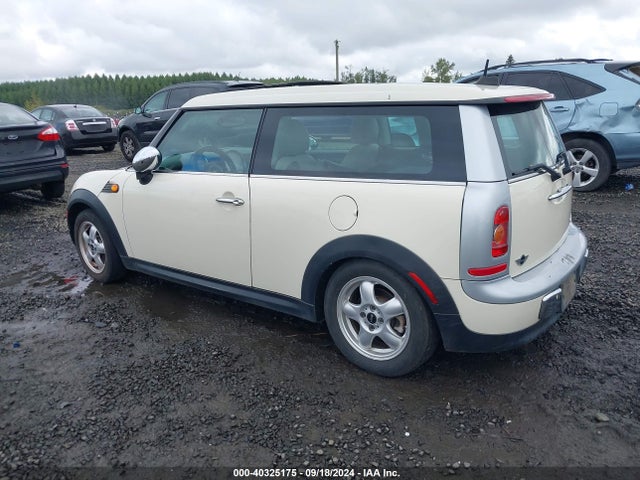 2009 MINI COOPER CLUBMAN WMWML33549TN69279 Photo 2